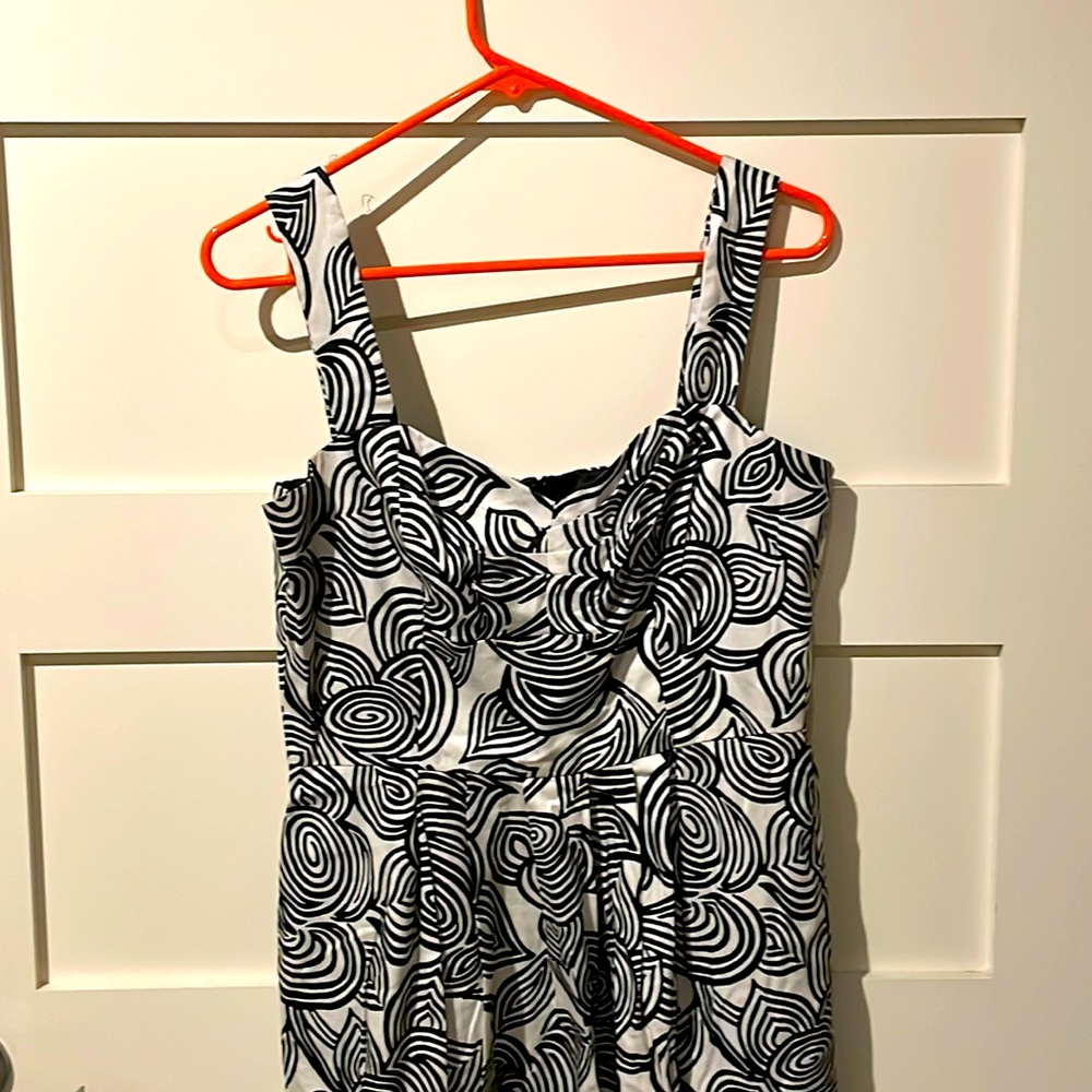 Sweetheart Neckline, Black and White dress